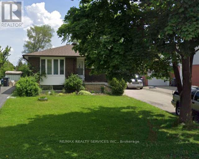 27 Evesham Crescent in Brampton, ON - Building Photo