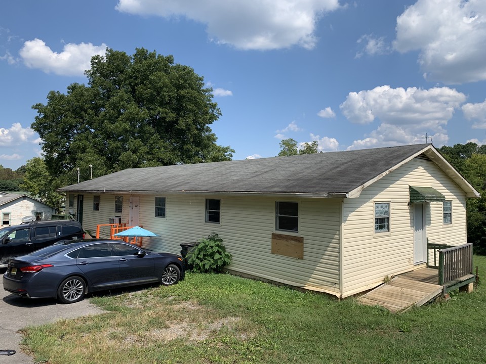 1647 Aurora Ave SE in Cleveland, TN - Building Photo