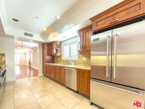 11692 Darlington Ave in Los Angeles, CA - Building Photo - Building Photo