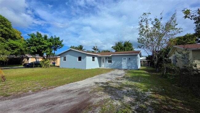 1700 N Cypress Rd in Pompano Beach, FL - Building Photo - Building Photo