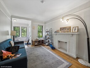 7233 N Wolcott Ave in Chicago, IL - Building Photo - Interior Photo