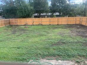 1907 E Crestwood Dr in Victoria, TX - Building Photo - Building Photo