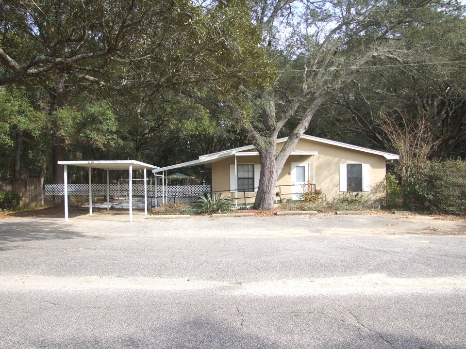 8902 Lewis St in Pensacola, FL - Building Photo