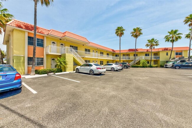 4103 Gulf Blvd in St Pete Beach, FL - Foto de edificio - Building Photo