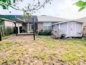 5760 Jade Moon Cir in Milton, FL - Building Photo - Building Photo