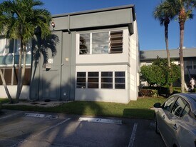 688 Burgundy L in Delray Beach, FL - Building Photo