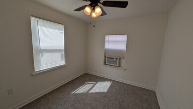 320 W Dill St in Shawnee, OK - Building Photo - Building Photo