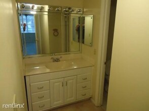 3253 Foxcroft Rd in Miramar, FL - Building Photo - Building Photo