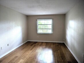 906 La Costa Cir in Sarasota, FL - Building Photo - Building Photo