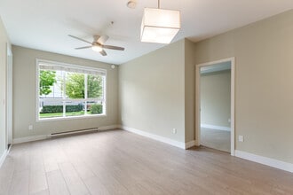 1948-1948 N Parallel Rd in Abbotsford, BC - Building Photo - Building Photo