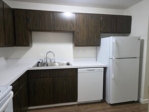 Kingston Manor in Tacoma, WA - Building Photo - Building Photo