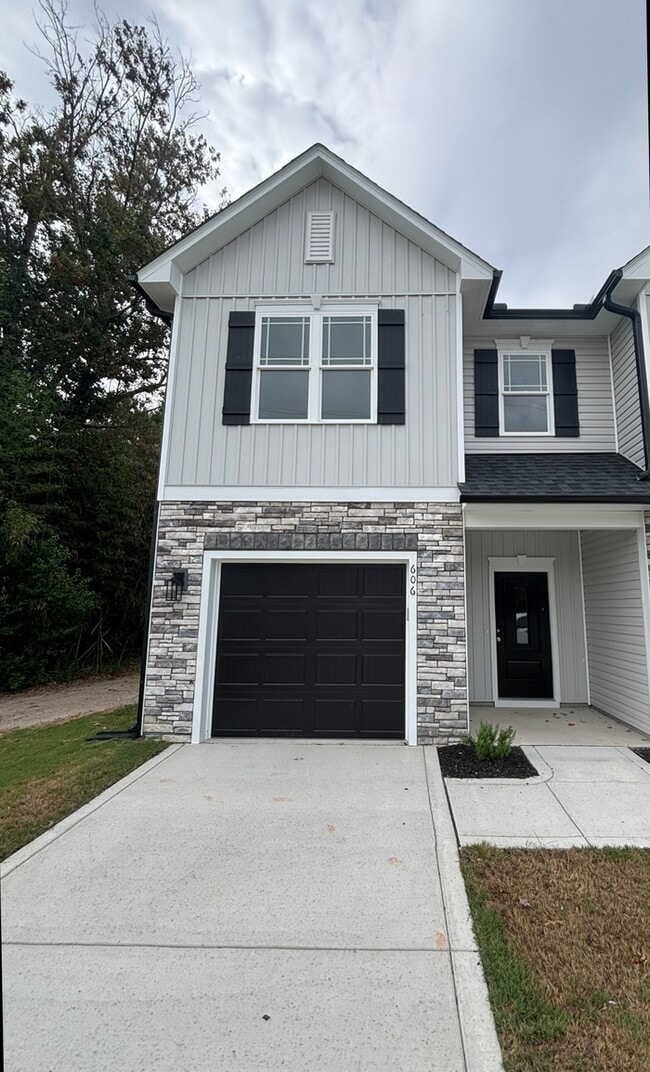 property at 606 S Blackmon St