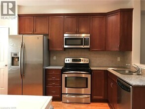 4294 Ingram Common in Burlington, ON - Building Photo - Building Photo