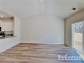 107 Neuse Holw Ct in Clayton, NC - Foto de edificio - Building Photo