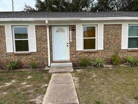 3220 Redwood Ln in Gulf Breeze, FL - Building Photo