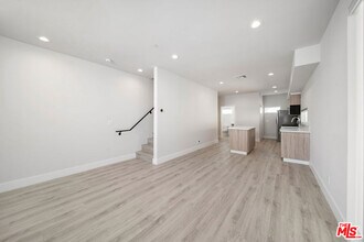 5221 Cleon Ave in Los Angeles, CA - Building Photo - Building Photo