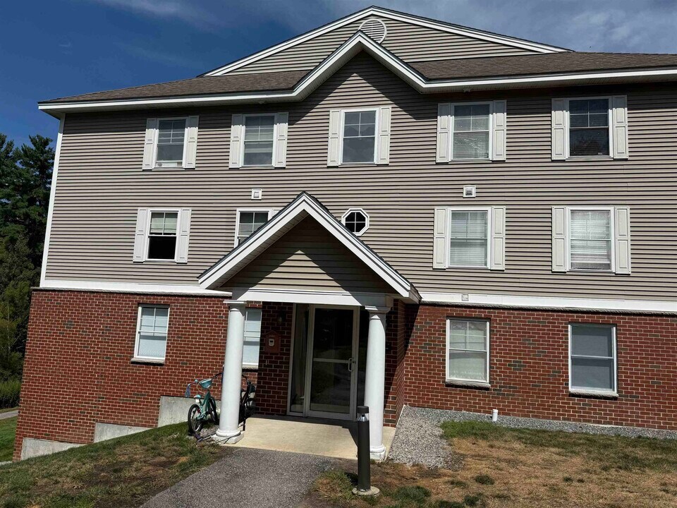 59 Ponemah Hill Rd in Milford, NH - Building Photo