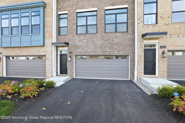 3 Valiant Ct in Middletown, NJ - Building Photo - Building Photo