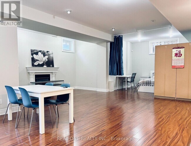 212 Olive Ave in Toronto, ON - Building Photo - Building Photo