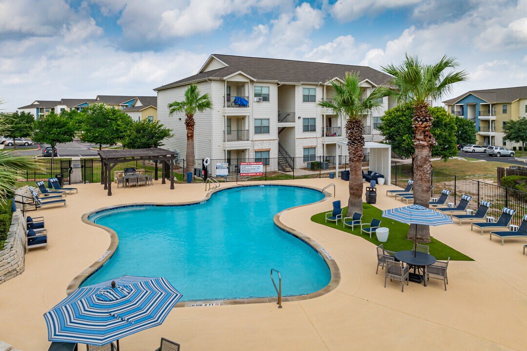 Nova Vista Apartments at Woodlake in San Antonio, TX - Building Photo