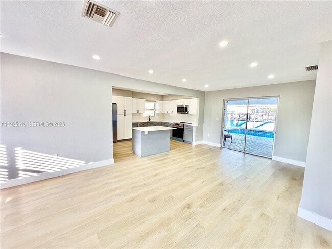 3801 N 66th Ave in Hollywood, FL - Building Photo - Building Photo