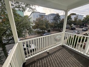 29 Derby St, Unit 2 in Somerville, MA - Foto de edificio - Building Photo