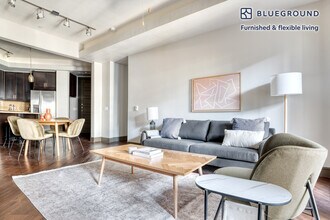 3201 Esperanza Crossing in Austin, TX - Building Photo - Building Photo