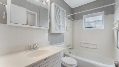 828 15th St SW in Willmar, MN - Foto de edificio - Building Photo