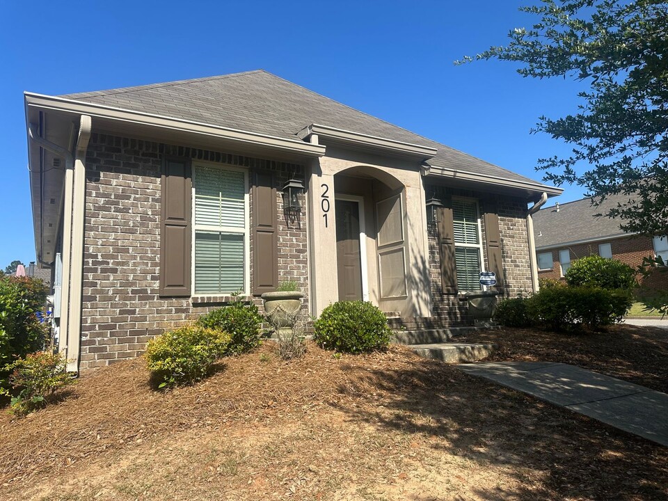 201 Martha George Hall Dr in Troy, AL - Foto de edificio