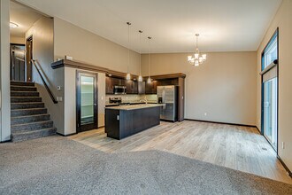 3717 McKenzie Dr SE in Mandan, ND - Foto de edificio - Building Photo