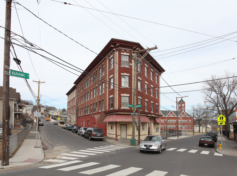 1044-1058 Bank St in Waterbury, CT - Building Photo