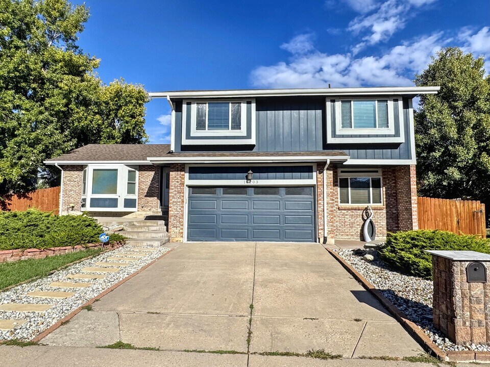 18203 E Berry Dr in Centennial, CO - Building Photo
