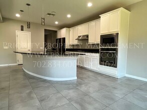 7170 Cotton Bluff St in Las Vegas, NV - Building Photo - Building Photo