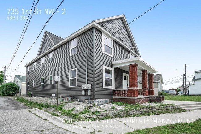 735 First St NW in Grand Rapids, MI - Building Photo - Building Photo