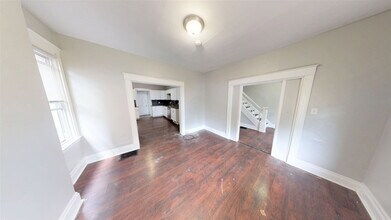 2313 Stratford Ave in Cincinnati, OH - Building Photo - Building Photo