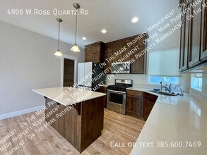 4906 W Rose Quartz in Herriman, UT - Building Photo - Building Photo