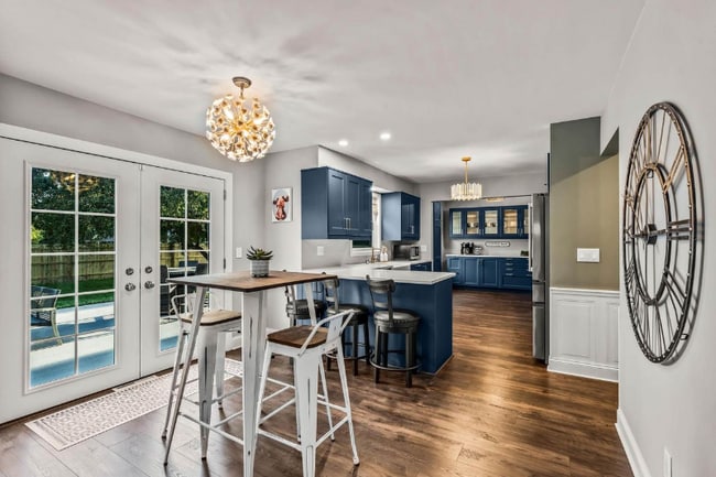 property at 421 W Lloyd St