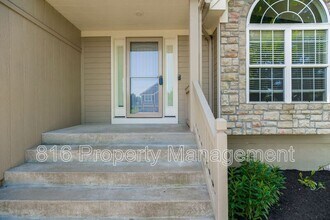 701 Tomahawk Ct in Smithville, MO - Building Photo - Building Photo