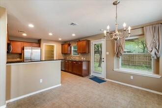 1421 Huckleberry Ln in Austin, TX - Building Photo - Building Photo