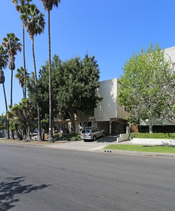 741 S Hobart Blvd in Los Angeles, CA - Building Photo