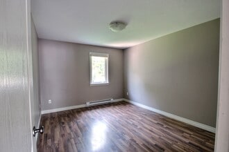 236 LonsdaleUnit b in Moncton, NB - Building Photo - Building Photo