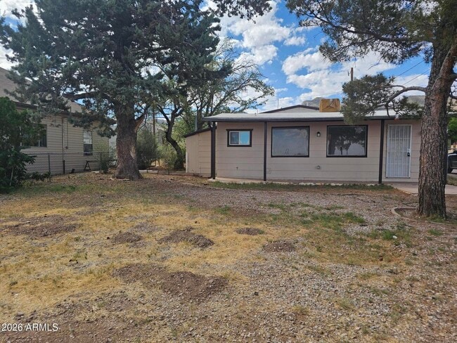 property at 872 AZ-92