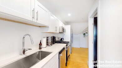 659 South St, Unit 1 in Waltham, MA - Building Photo - Building Photo