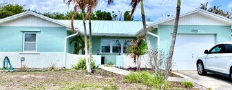 1703 NE 25th Terrace in Jensen Beach, FL - Building Photo