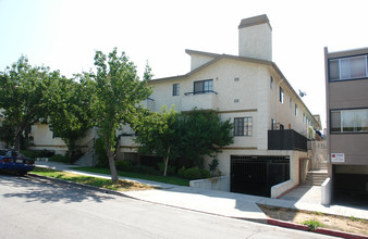 536 E Tujunga Ave in Burbank, CA - Building Photo - Building Photo