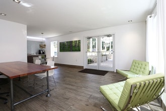 Thamesview Apartments in Norwich, CT - Foto de edificio - Building Photo