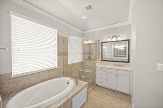 1227 Creekside Acres Ct in Houston, TX - Foto de edificio - Building Photo