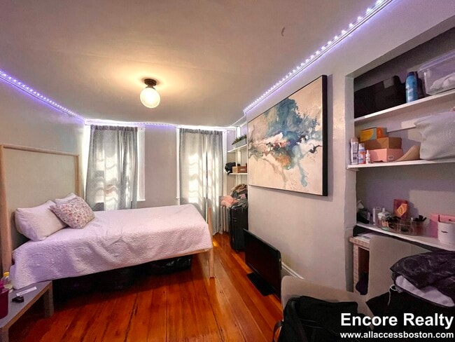 property at 2 Champney Pl