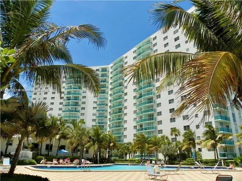 3001 S Ocean Dr in Hollywood, FL - Building Photo