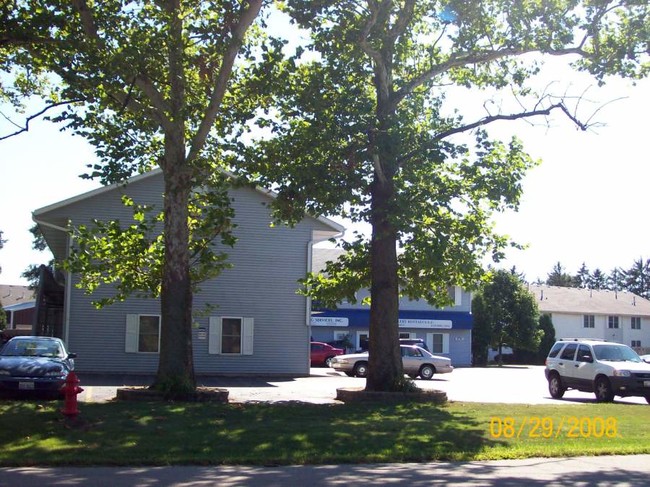 Twin Gables in Sycamore, IL - Foto de edificio - Building Photo